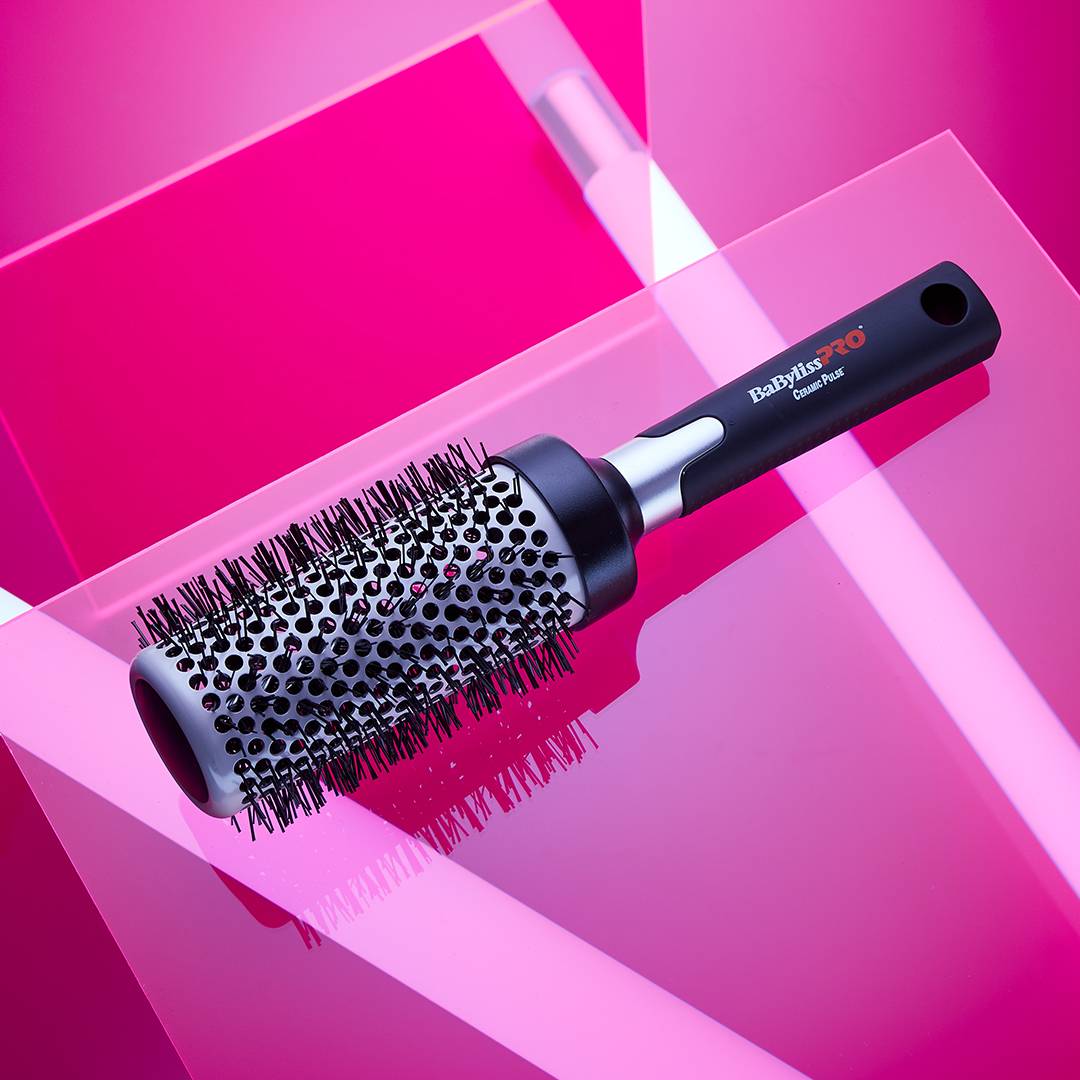 Brosse BaBylissPRO 42 mm utilisée pour volume et brushing