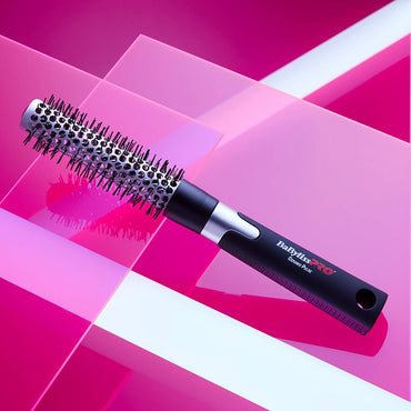 Brosse BaBylissPRO 22 mm utilisée pour brushing précis