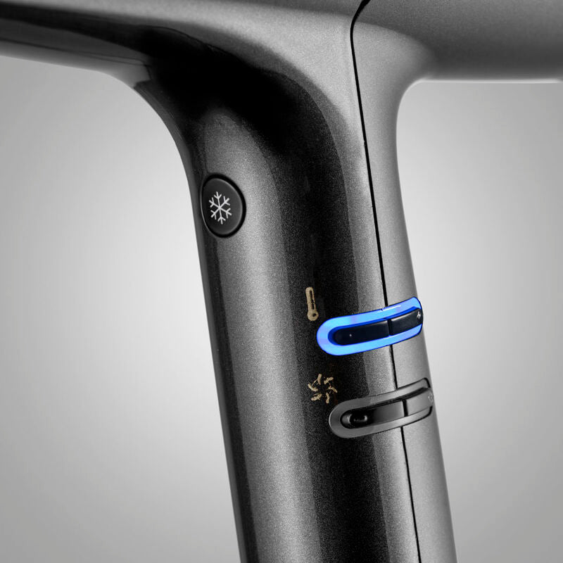 BaBylissPRO FALCO, sèche-cheveux pro ultra silencieux, fabriqué en Italie avec matériaux premium. Moteur haute vitesse pour un flux d’air puissant.