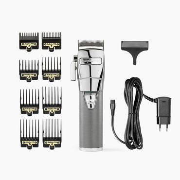 La tondeuse professionnelle BaBylissPRO CHROMFX offre puissance, précision et robustesse grâce à son moteur digital haute performance et ses lames en acier japonais.