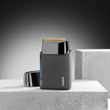 Rasoir Super-X utilisé pour rasage précis du visage