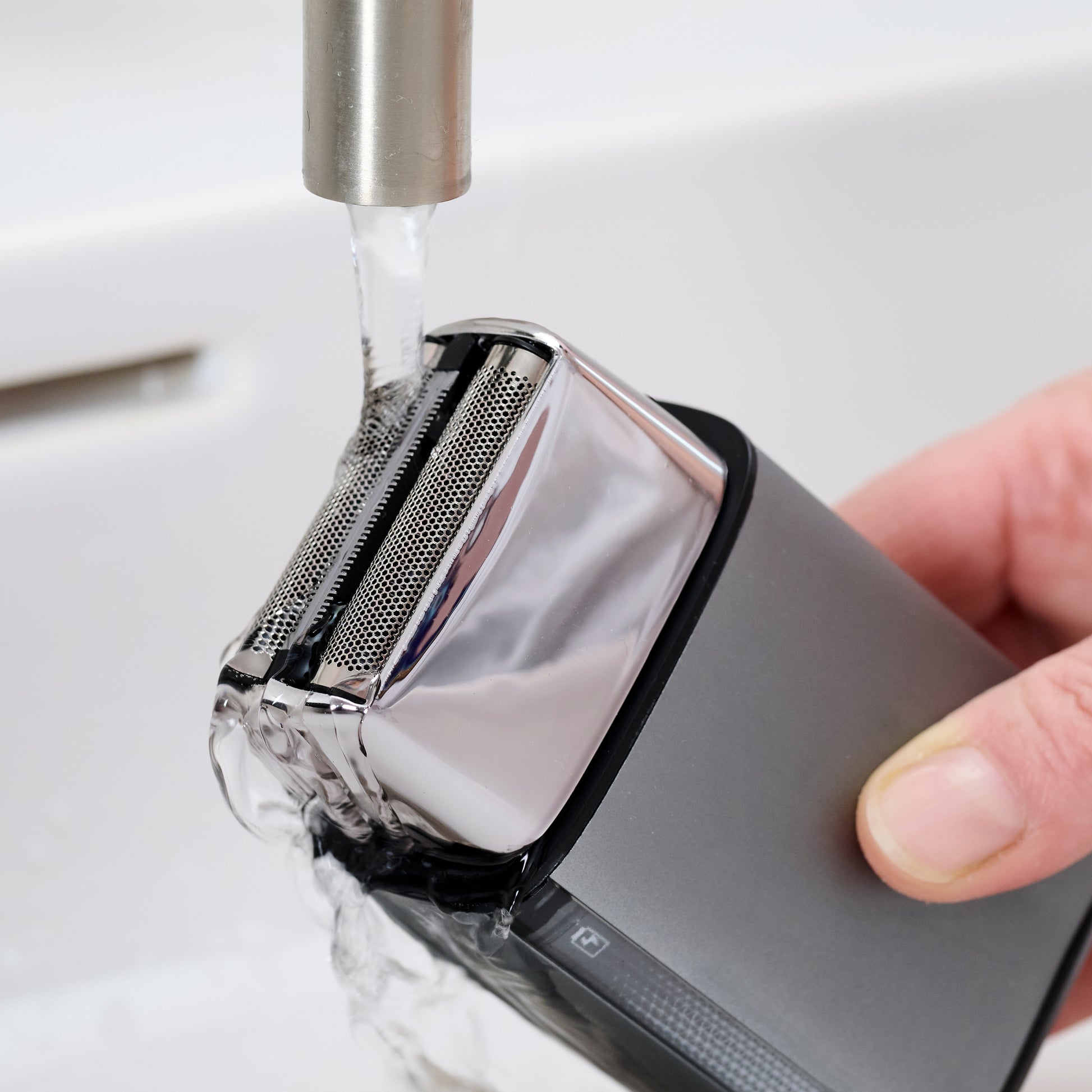 Tondeuse utilisée sous l’eau 
pour nettoyage facile