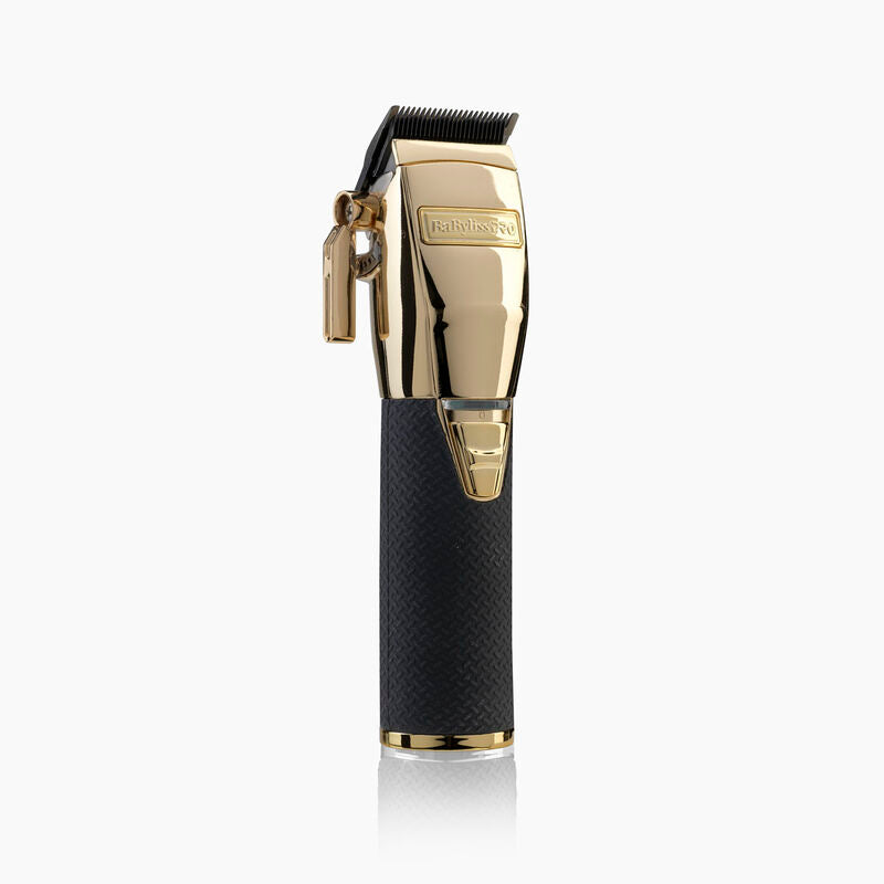 Tondeuse BaBylissPRO BOOST+ Gold utilisée pour une coupe précise en salon