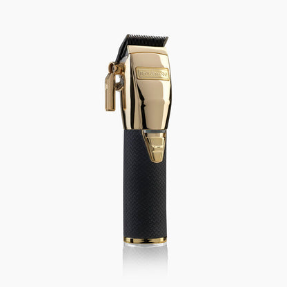 Tondeuse BaBylissPRO BOOST+ Gold utilisée pour une coupe précise en salon