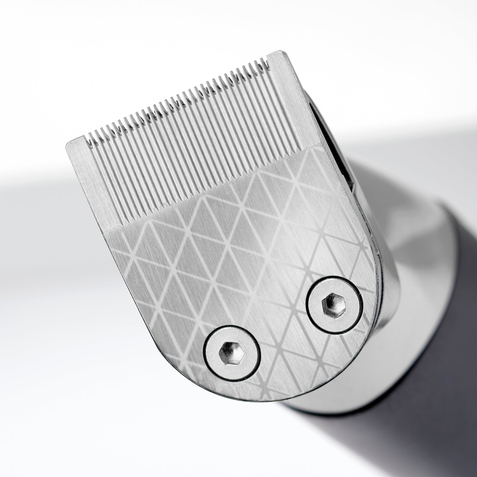 BaByliss Super-X Metal 15-en-1 zoom sur les lames en acier japonais, coupe précise dès 0,2 mm