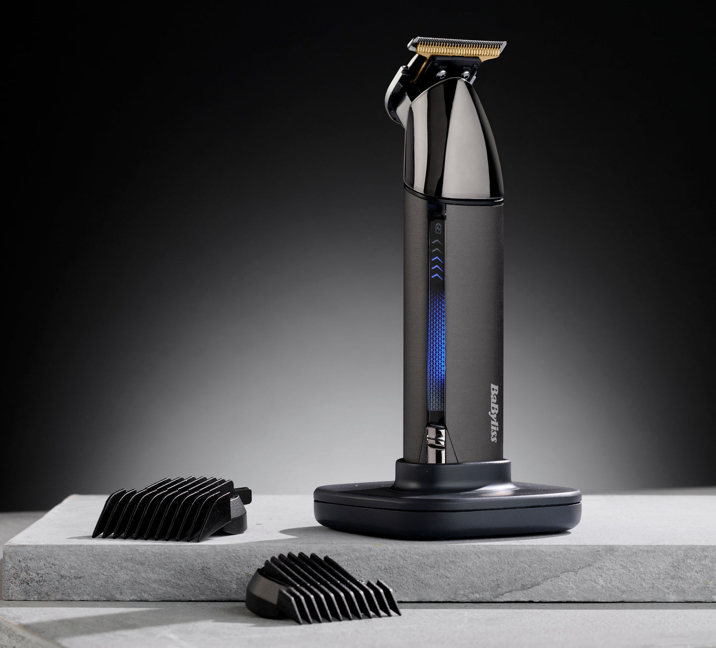 Tondeuse barbe BaByliss Super-X Metal Black Edition vue rapprochée premium, écran digital et autonomie longue durée jusqu’à 180 minutes