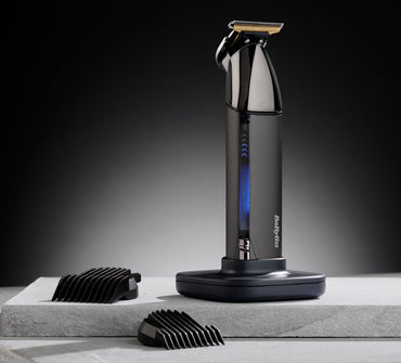 Tondeuse barbe BaByliss Super-X Metal Black Edition vue rapprochée premium, écran digital et autonomie longue durée jusqu’à 180 minutes